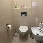 Byt 3+1 S Dvemi Kuchynmi