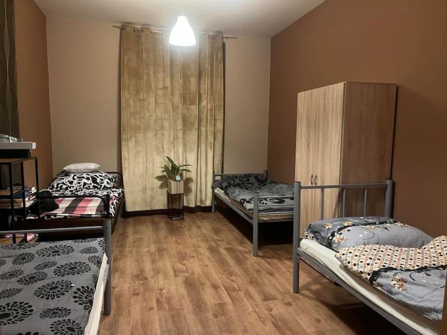 Byt 3+1 S Dvemi Kuchynmi Appartamento Praga